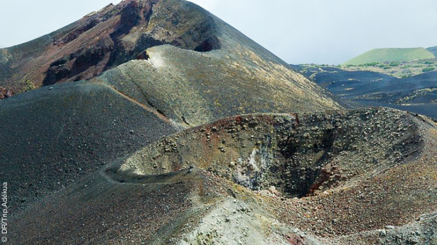 Paysages volcaniques impressionnant sur ce trek au Cameroun