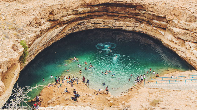Baignez-vous dans le Bimmah Sinkhole à Oman