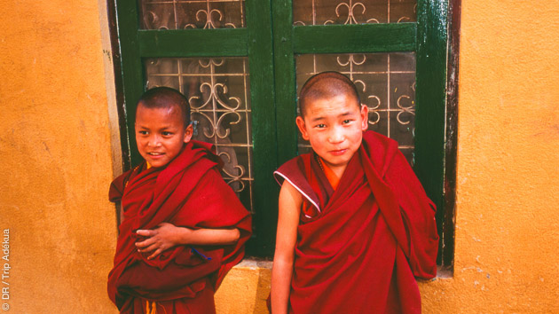 Rencontre avec les moines et nonnes tibétains qui vous accompagneront dans la méditation pendant votre circuit trekking au Népal