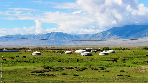 Steppes mongoles à parcourir lors de ce trek dans le massif du Kharkhira