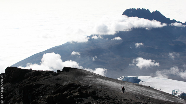 Une expédition trekking sur les pentes du Kilimanjaro avec porteurs et encadrement pendant toute la durée du séjour